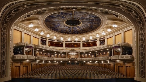 Zuschauerraum der Stuttgarter Staatsoper