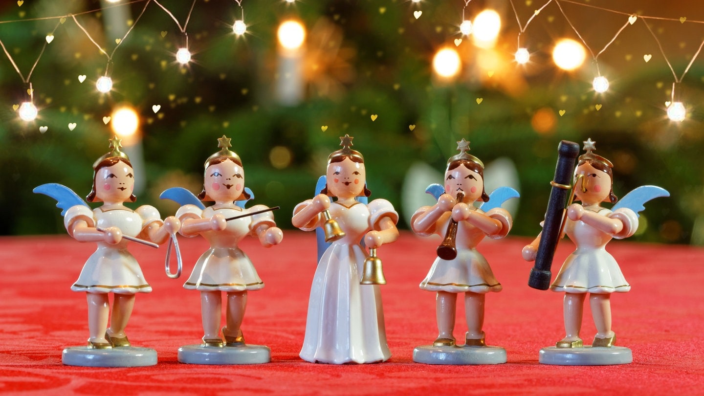 Weihnachtsengel aus Holz am Singen