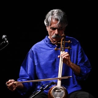 Kayhan Kalhor spielt die Kamancheh während eines Konzertes in der Vahdat Hall in Teheran, Iran (22.05.2016)