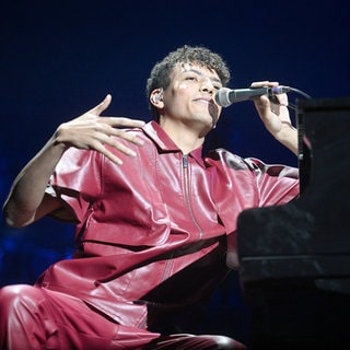 Pianist Louis Philippson live auf der Bühne bei Night of the Proms am 06.12.2024 in München, Olympiahalle. 