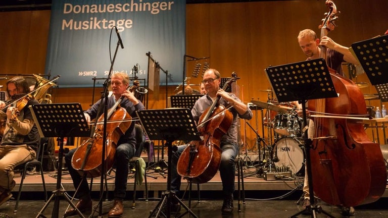 Orchestermusiker spielen bei den  Generalproben am Freitag