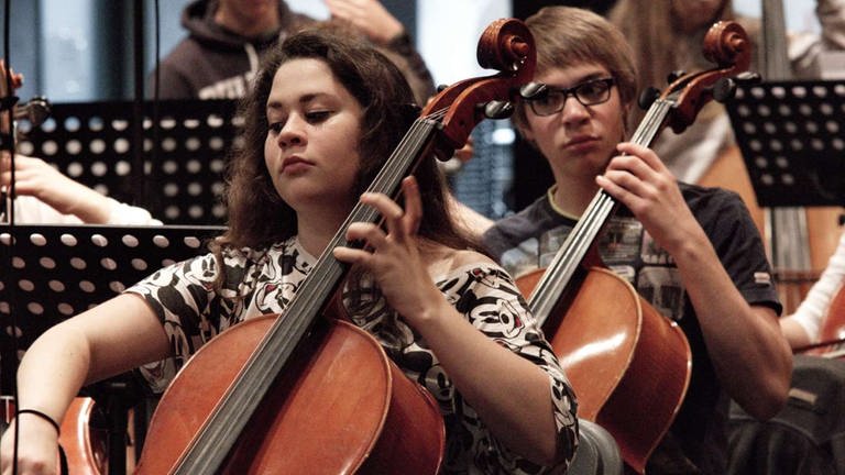 Junge Cellistinnen des Jugendorchesters St. Georgen-Furtwangen