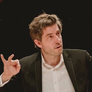 Der Dirigent Léo Warynski