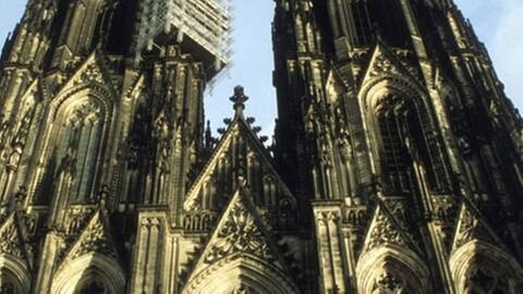 Froschperspektive Kölner Dom von außen