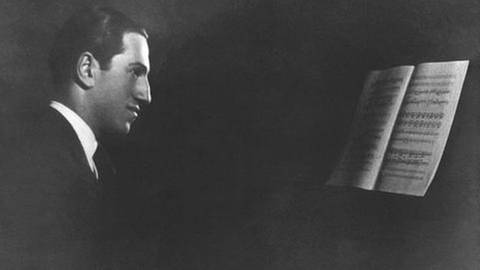 Der amerikanische Komponist und Pianist George Gershwin in einer undatierten Aufnahme.