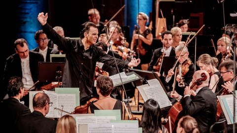 Teodor Currentzis dirigiert das SWR Symphonieorchester