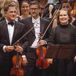 Applaus für Renaud Capuçon, Eva Ollikainen und das SWR Symphonieorchester in der Stuttgarter Liederhalle