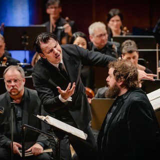 Teodor Currentzis und das SWR Symphonieorchester in der Stuttgarter Liederhalle