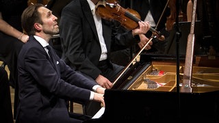 Leif Ove Andsnes und das SWR Symphonieorchester in der Stuttgarter Liederhalle