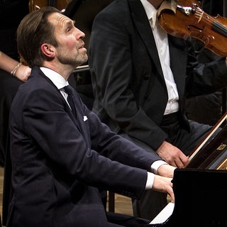 Leif Ove Andsnes und das SWR Symphonieorchester in der Stuttgarter Liederhalle