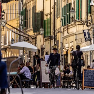 Eine Straßenszene in Florenz