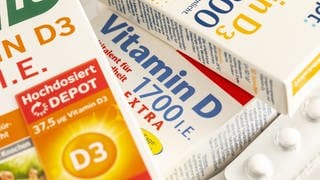 Verschiedene Vitamin-D-Präparate: Neueste Studien zeigen, dass bei schweren Verläufen von Covid-19 häufig ein Vitamin-D-Mangel diagnostiziert wird – was bedeutet das? D
