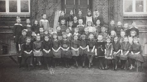 Klassenfoto einer Kieler Mädchenschule, 1917