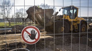 Altlastensanierung: Auf rund 19.000 Grundstücken in Deutschland ist der Boden mit Öl, Lösungsmitteln oder Giften verseucht, die Zahl der "Verdachtsflächen" beträgt mehr als das Zehnfache.