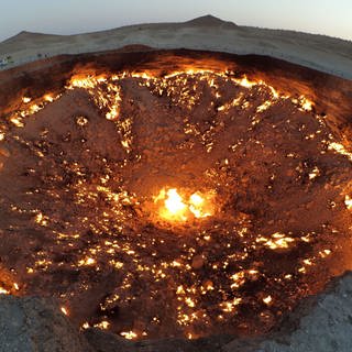Ein großer, brennender Krater in Turkmenistan