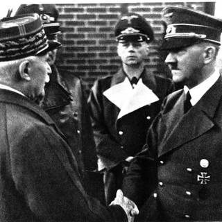 Philippe Pétain und Adolf Hitler (um 1944)