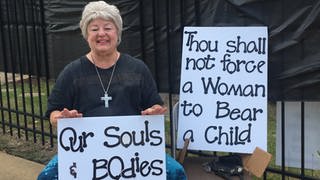 Janet protestiert gegen Abtreibungsgegner