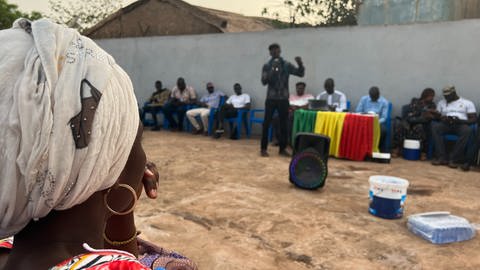 Versammlung von Bürgerinnen und Bürgern in Mali