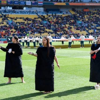 Maori-Darsteller sind vor dem Viertelfinalspiel der FIFA Frauen-Weltmeisterschaft im Stadium Neuseeland, zu sehen.