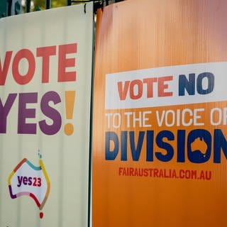 Australier unterzeichnen (Ja und Nein) für das Referendum 