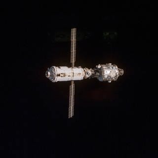 Die Internationale Raumstation (ISS), einschließlich der Elemente des Zarya-Moduls und des Unity-Knotens.