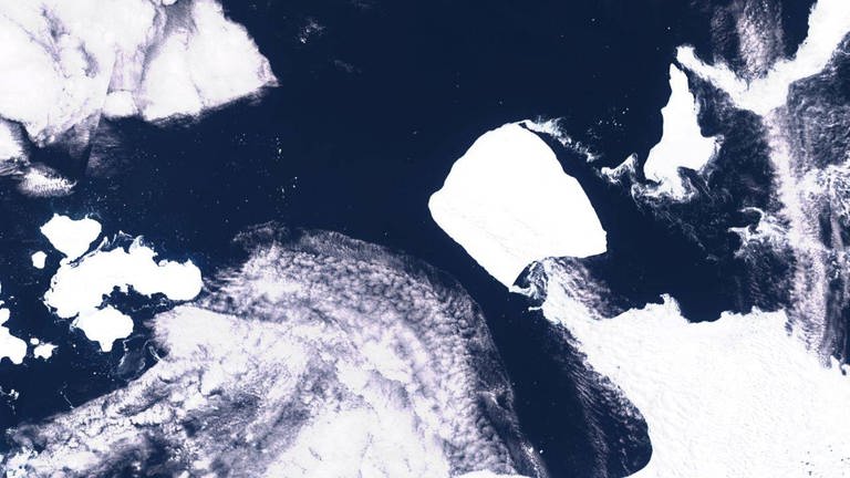 Ein Satellitenbild des größten Eisbergs der Welt mit dem Namen A23a in der Antarktis.