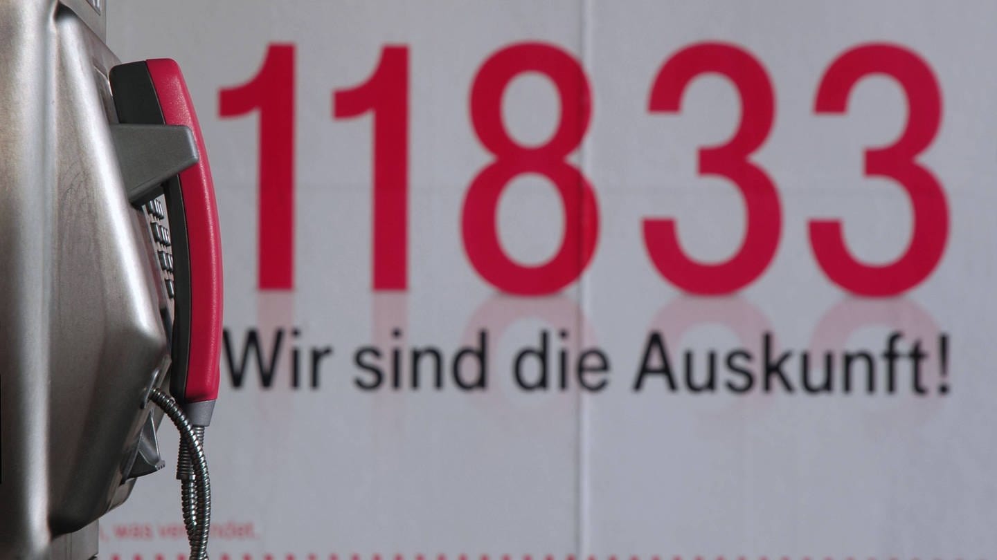 Plakat mit der Telekom-Auskunftsnummer 11833
