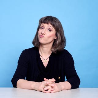 Die Host des Podcasts "Fakt ab! Eine Woche Wissenschaft", Charlotte Grieser