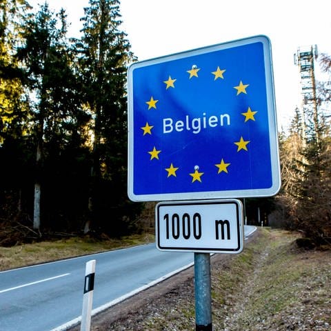 Schild an der Grenze zu Belgien 