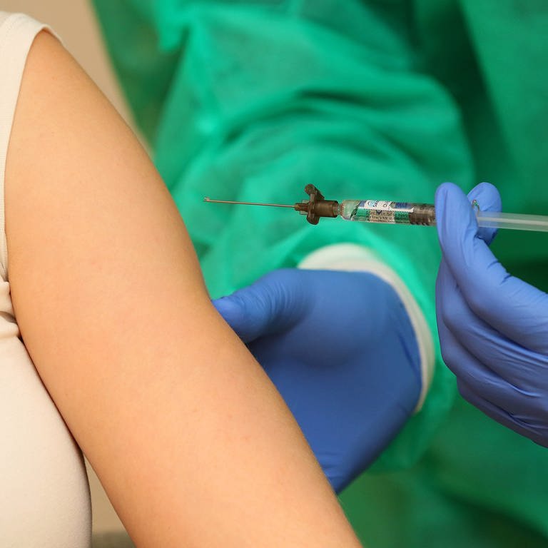 Symbolfoto zu Corona- bzw. Grippeschutzimpfung
