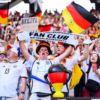  Fans aus Deutschland jubeln