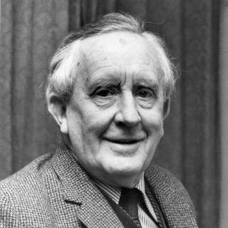 Porträtbild: Der englische Philologe und Autor J.R.R. Tolkien (1892-1973), eigentlich John Ronald Reuel Tolkien