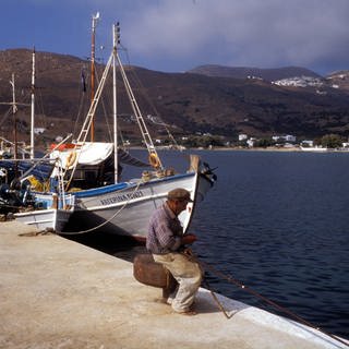 Fischer im Hafen von Egiali auf Amorgos - Kykladen