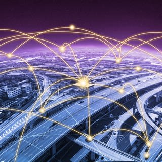Moderne kreative Telekommunikations- und Internetnetzwerke verbinden sich in einer Smart City. 