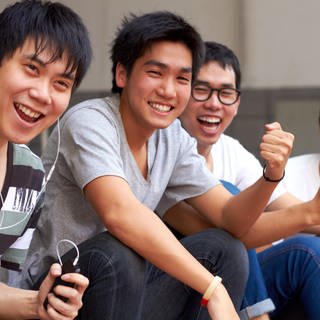 Japanische Studentengruppe feiert