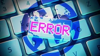 FOTOMONTAGE: Taste mit Aufschrift Error auf einer Computertastatur mit Welt-Symbol