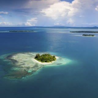 Blick auf die Inseln der Balgai Bay, New Ireland, Papua Neuguinea