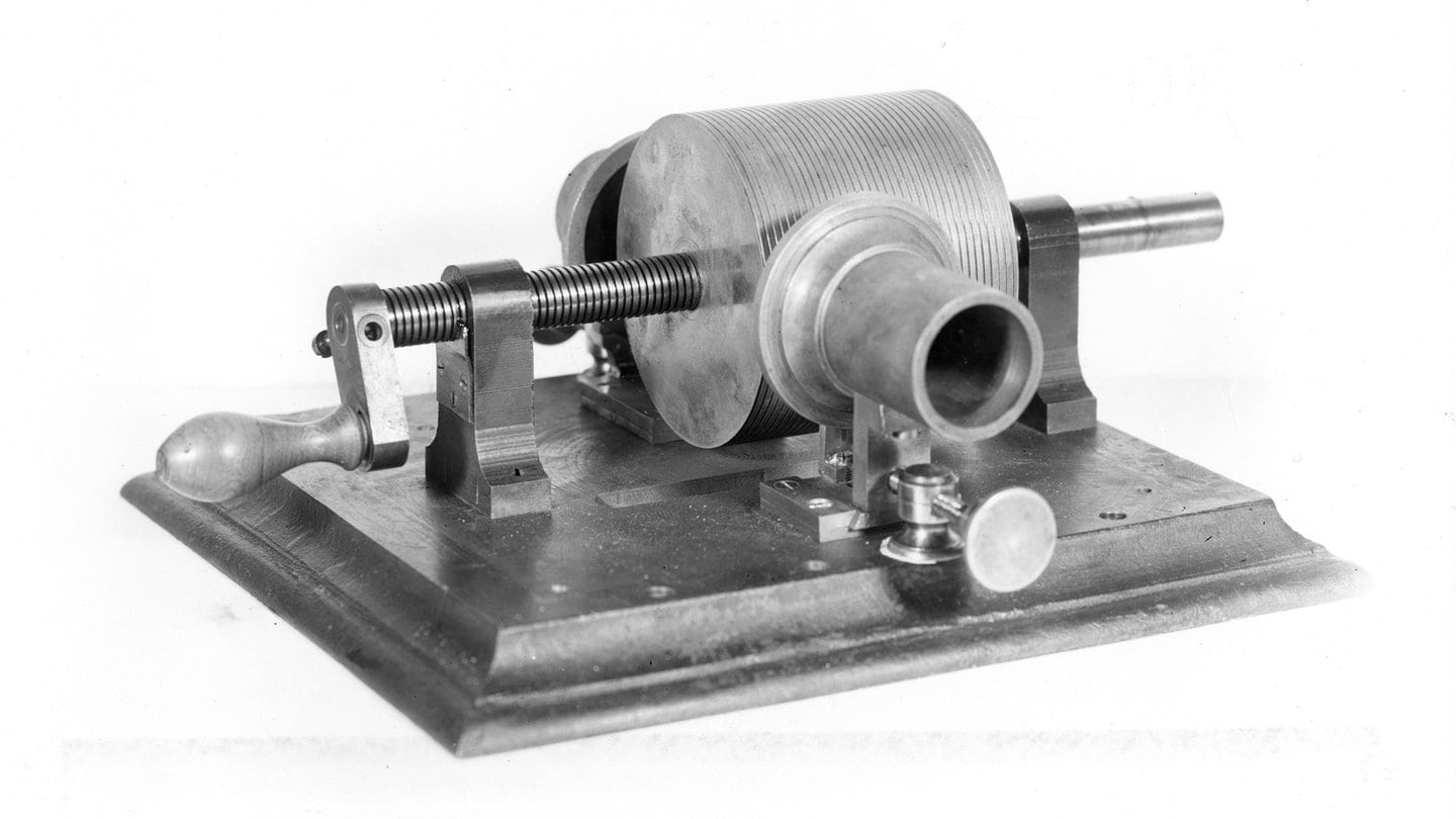 Thomas A. Edisons ursprünglicher Alufolien-Phonograph, erfunden im Herbst 1877