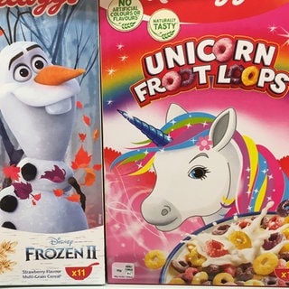 Frühstücksflockenverpackungen für Kinder mit rosa Einhorn und Disney-Figuren