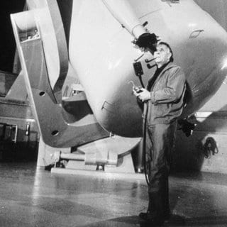 Edwin Powell Hubble (1899–1953), amerikanischer Astronom, der die „Rotverschiebung“ entdeckte. Hubble-Konstante für die Expansion des Universums. Hubble im Observatorium. 