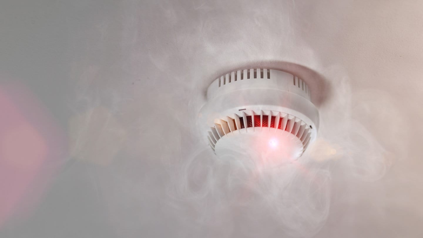 Smoke detector in apartment. Symbolfoto