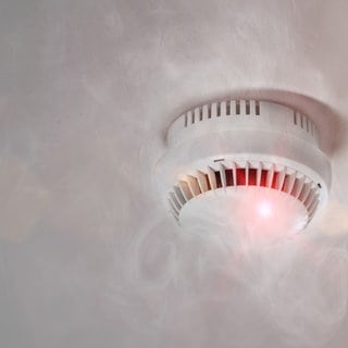 Smoke detector in apartment. Symbolfoto