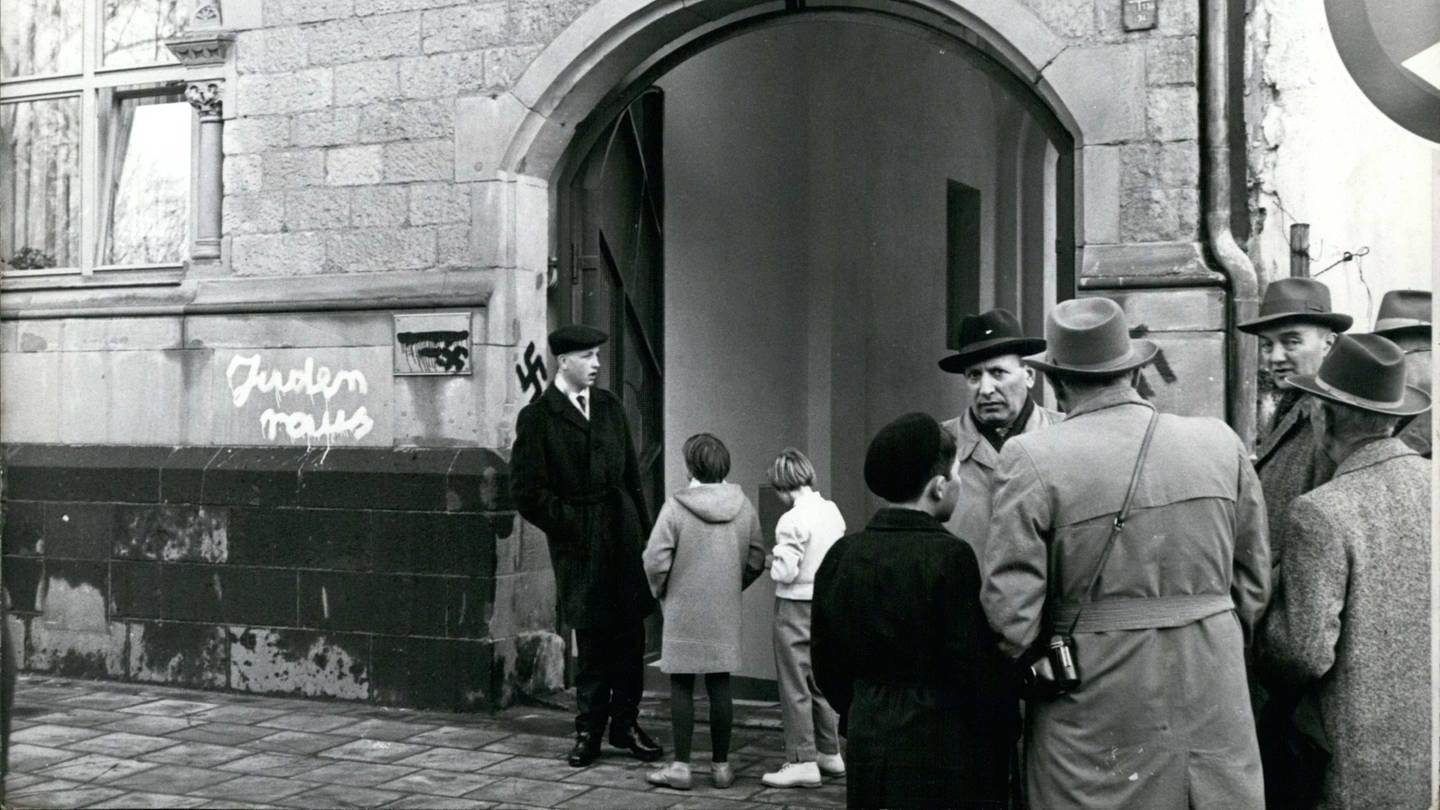 Die Schändung der Kölner Synagoge in der Weihnachstnach 1959 löste Empörung aus