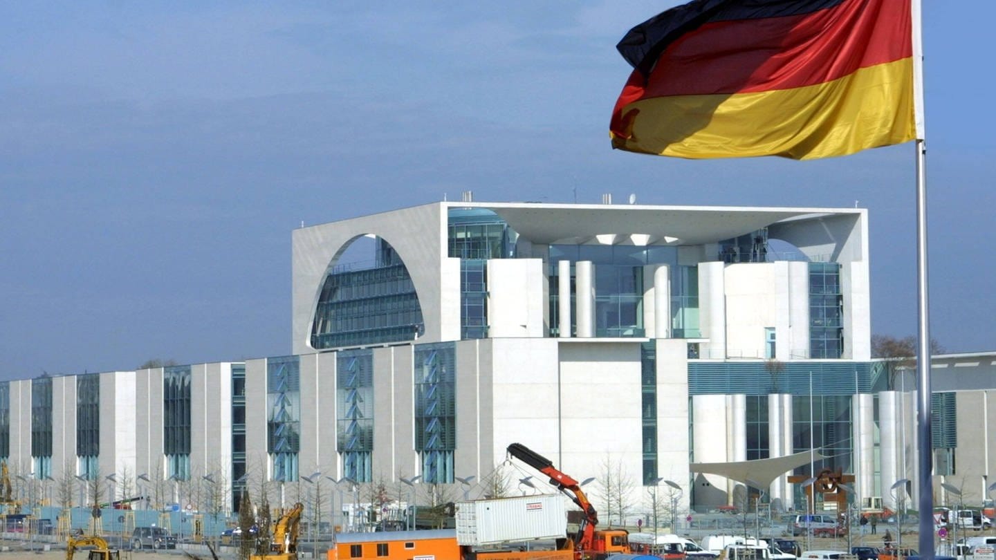 Am 2. Mai 2001 wird das neue Kanzleramt in Berlin eröffnet (Aufnahme vom 25.4.2001)