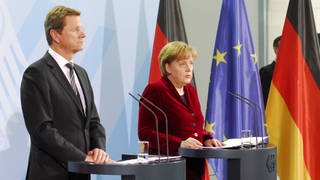 Bundesausenminister Guido Westerwelle (FDP) und Bundeskanzlerin Angela Merkel (CDU) während einer Pressekonferenz am 14.3.2011 zur Lage in Japan nach der Atomkatastrophe in Fukushima und zur Laufzeitverlängerung Deutscher Atomkraftwerke