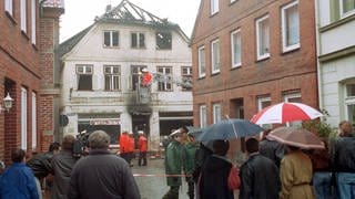 Das ausgebrannte Haus in Mölln. Bei dem Anschlag kamen drei Menschen ums Leben (Archivfoto vom 23.11.2009)