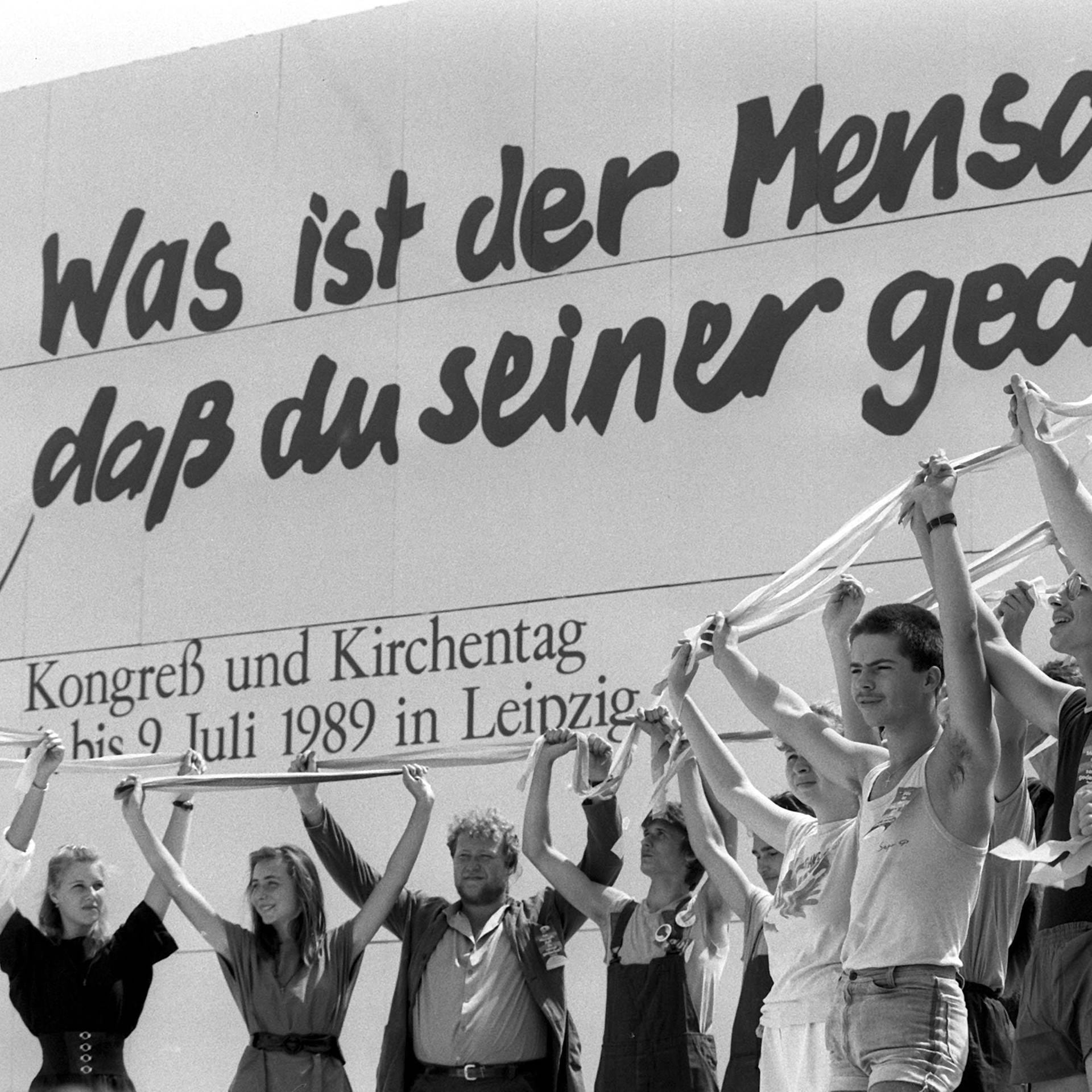 Kirchenvertreter fordern DDR-Bürger zum Bleiben auf | 8.7.1989