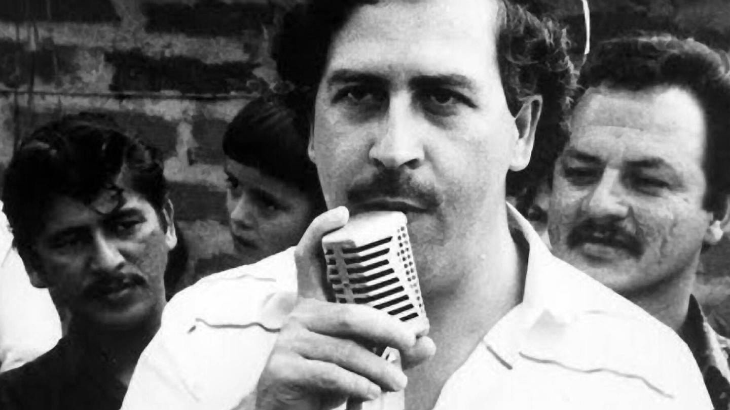Pablo Emilio Escobar Gaviria wurde 1949 als Sohn einer armen Familie in Rionegro, einem Dorf außerhalb von Medellin, geboren. Escobar war einer der erfolgreichsten, gewalttätigsten und bekanntesten Kriminellen in der Geschichte Kolumbiens. Er wurde durch die Kontrolle des Kokainhandels in die Vereinigten Staaten sagenhaft reich. Foto: Bogota / Kolumbien, ca. 1982