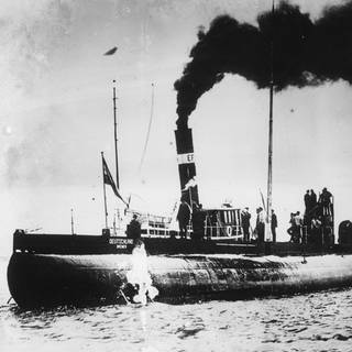 Handels-U-Boot "Deutschland" 1916 in den USA 1916. Mit dem Boot unterlief Deutschland im Ersten Weltkrieg die Seeblockade der Alliierten. Das Handels-U-Boot stand unter dem Kommando des ehemaligen Lloydkapitäns Paul König.