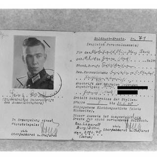 Ausweis von Heinz Barth, in dem er die Zugehörigkeit zur Waffen-SS unterschlägt
